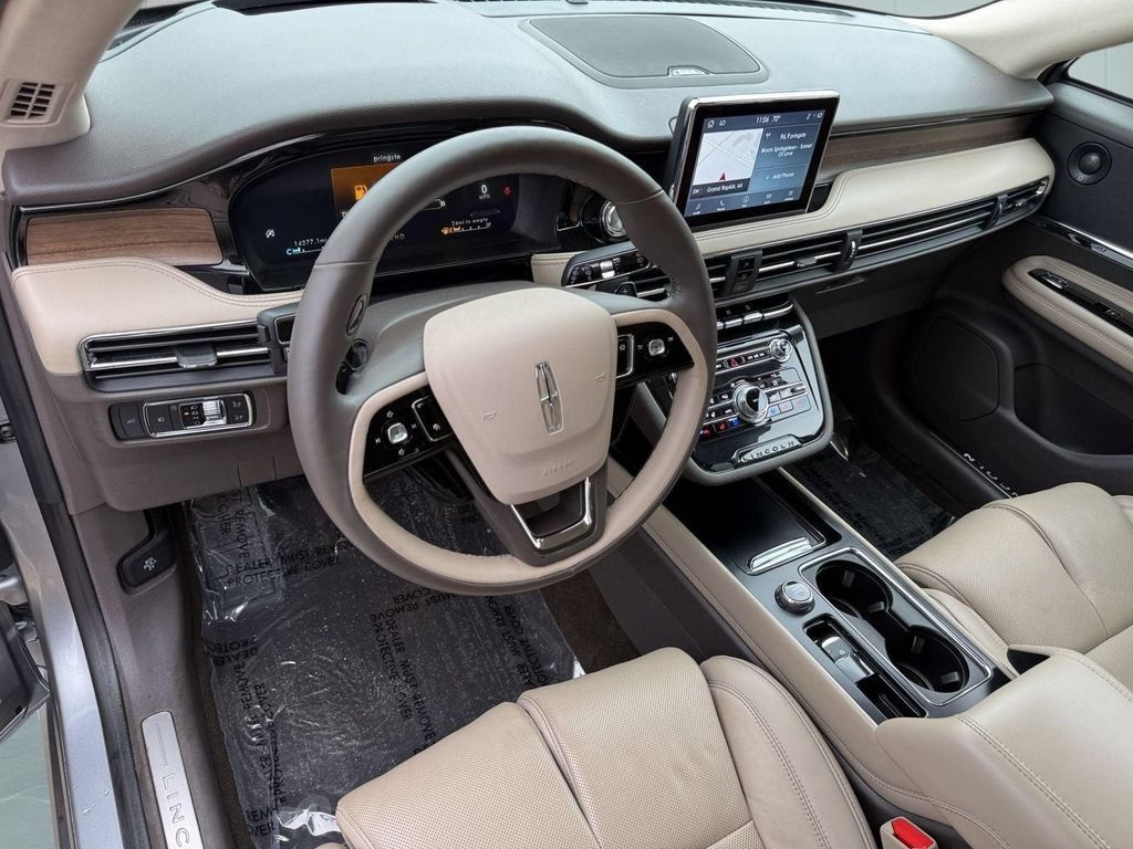 Certified 2022 Lincoln Corsair Reserve w/ Equipment Group 201A AWD/4WD image 11
