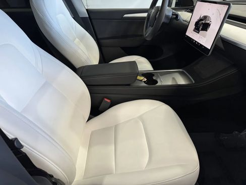 Used 2023 Tesla Model Y AWD image 6