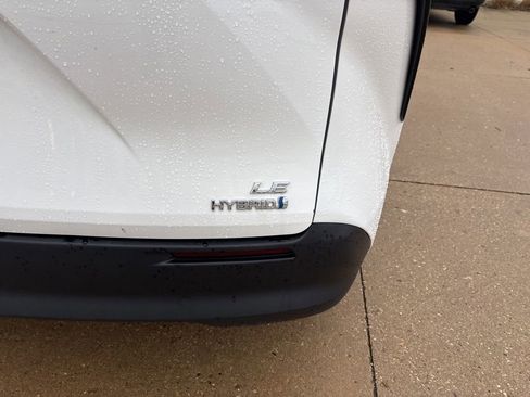 Used 2024 Toyota Sienna LE image 6