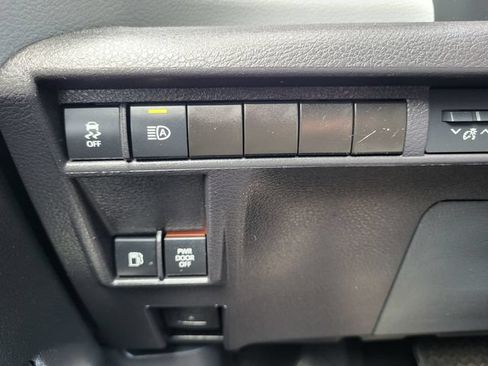 Used 2025 Toyota Sienna XLE AWD/4WD image 21