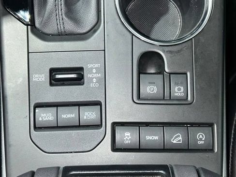 Used 2021 Toyota Highlander XLE AWD/4WD image 50