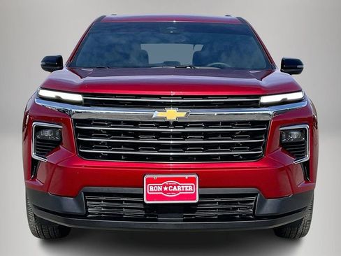 Used 2024 Chevrolet Traverse LT image 3