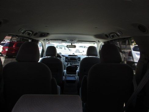 Used 2014 Toyota Sienna LE AWD/4WD image 31