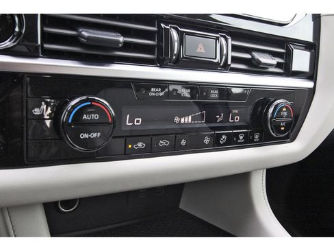Certified 2025 Nissan Pathfinder SV w/ SV Premium Package FWD image 27