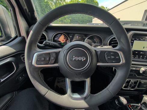 Used 2023 Jeep Wrangler Unlimited Sahara w/ Dual Top Group AWD/4WD image 19