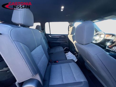 Used 2025 GMC Acadia Elevation image 37