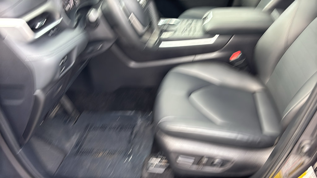 Used 2025 Toyota Highlander XLE AWD/4WD image 29