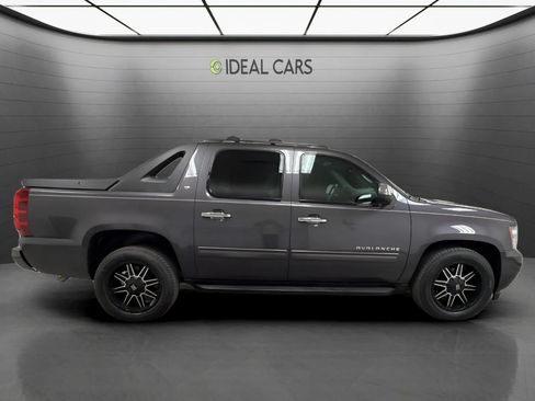 Used 2011 Chevrolet Avalanche LT w/ Regional Value Package RWD image 4