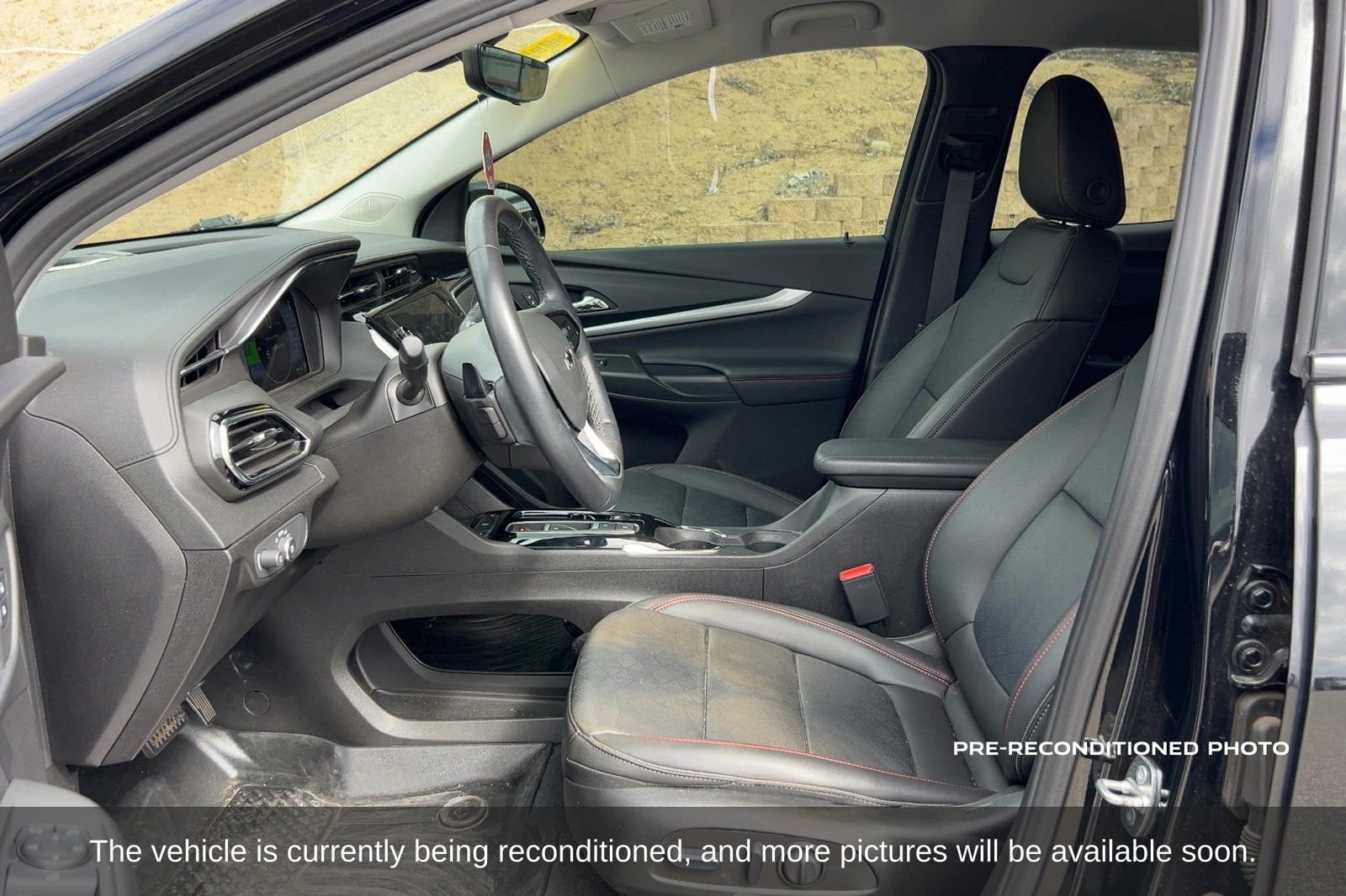 Used 2023 Chevrolet Bolt EUV Premier w/ Redline Edition FWD image 11