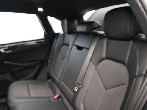 Certified 2023 Porsche Macan AWD/4WD image 13