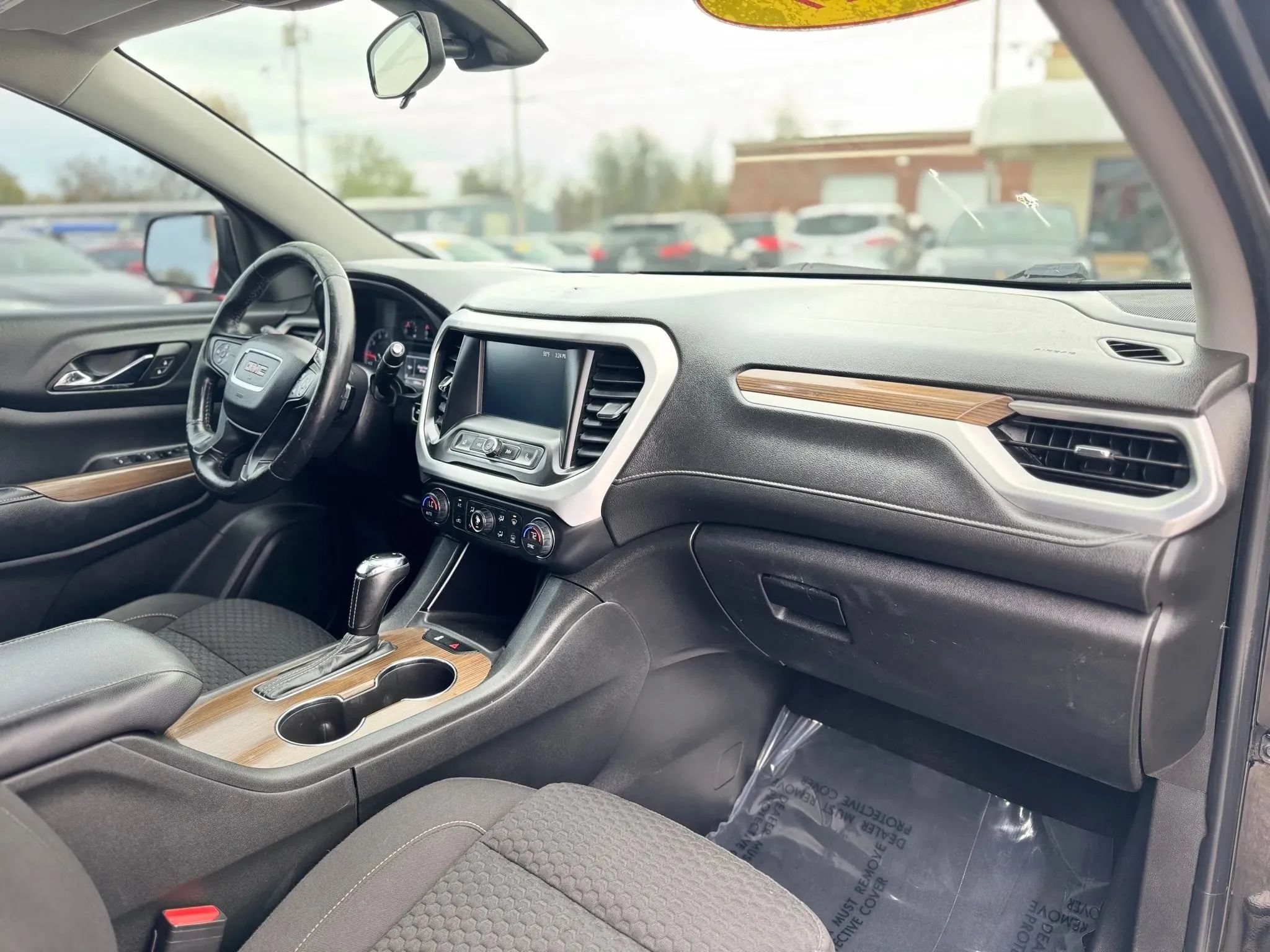 Used 2017 GMC Acadia SLE FWD image 10