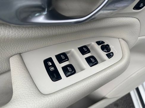 Used 2018 Volvo XC90 T6 Momentum w/ Convenience Package AWD/4WD image 16
