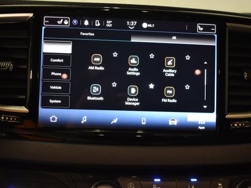 Used 2023 Chrysler Pacifica Touring-L FWD image 19