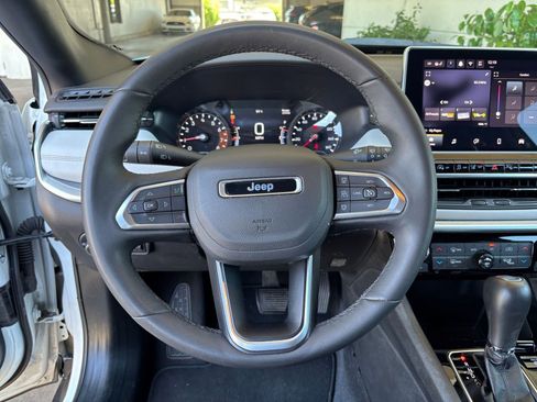 Used 2025 Jeep Compass Limited AWD/4WD image 29