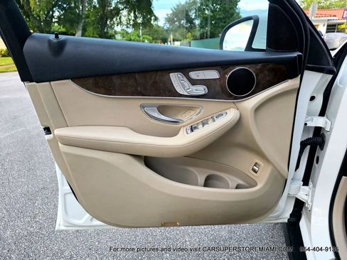 Used 2018 Mercedes-Benz GLC 300 w/ Premium Package image 24