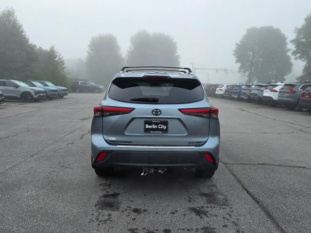 Used 2022 Toyota Highlander XLE AWD/4WD image 7