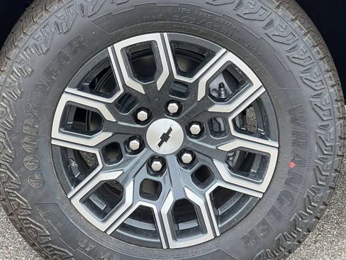 New 2026 Chevrolet Colorado Z71 w/ Technology Package AWD/4WD image 5