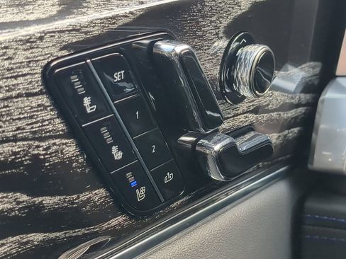 New 2025 Cadillac Escalade IQ Luxury 1 w/ LPO, Radiant Package image 32