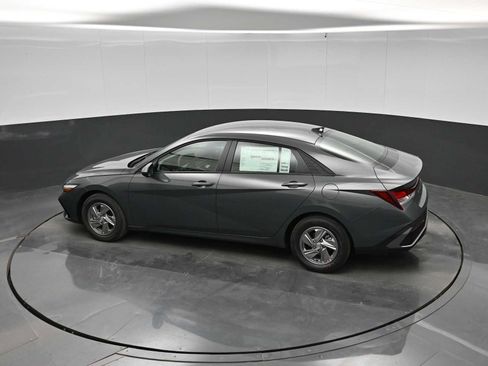 New 2026 Hyundai Elantra SE FWD image 27