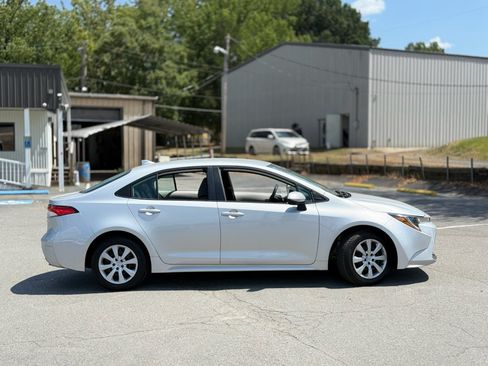 Used 2020 Toyota Corolla LE FWD image 9