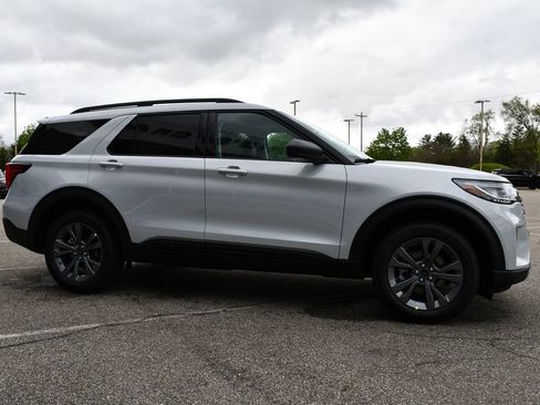 Used 2026 Ford Explorer Active w/ Active Comfort Package AWD/4WD image 5