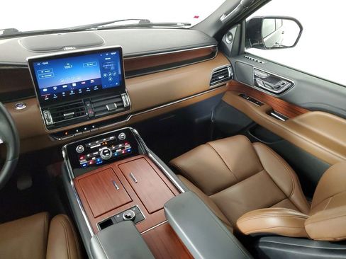 Used 2022 Lincoln Navigator Reserve w/ Monochromatic Package RWD image 17