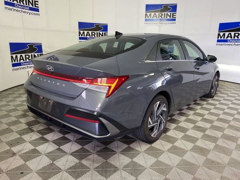 Used 2025 Hyundai Elantra SEL FWD image 16