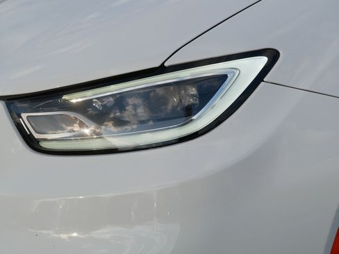 Used 2023 Chrysler Pacifica Touring-L FWD image 16