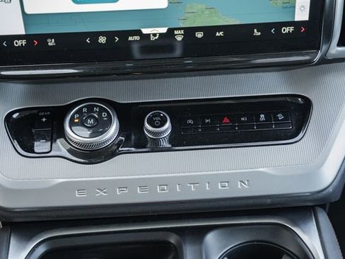 Used 2025 Ford Expedition Active AWD/4WD image 34