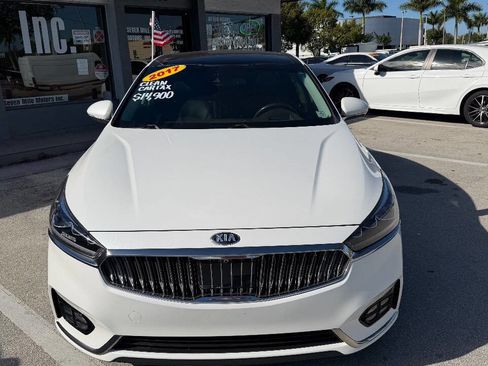 Used 2017 Kia Cadenza Limited image 2