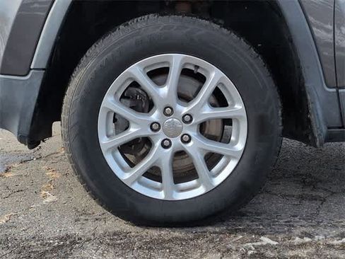 Used 2015 Jeep Cherokee Latitude w/ Comfort/Convenience Group image 14