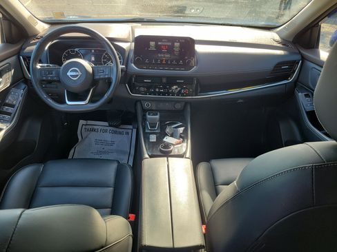 Used 2023 Nissan Rogue SL w/ SL Premium Package image 12