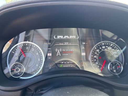 Used 2024 RAM 1500 Laramie image 10