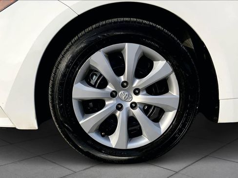 Used 2025 Toyota Corolla LE image 10