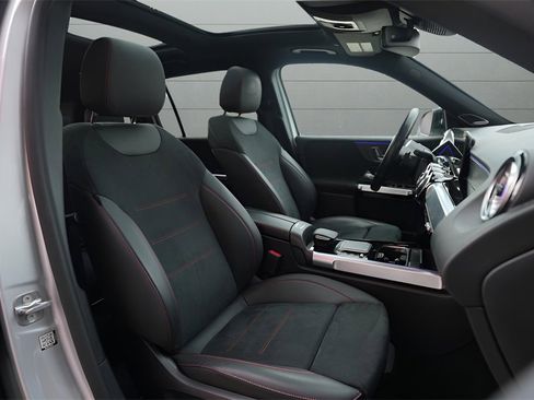 Used 2023 Mercedes-Benz GLB 250 image 36