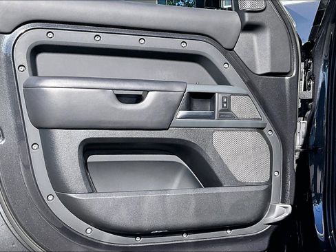 Used 2023 Land Rover Defender 130 X image 23