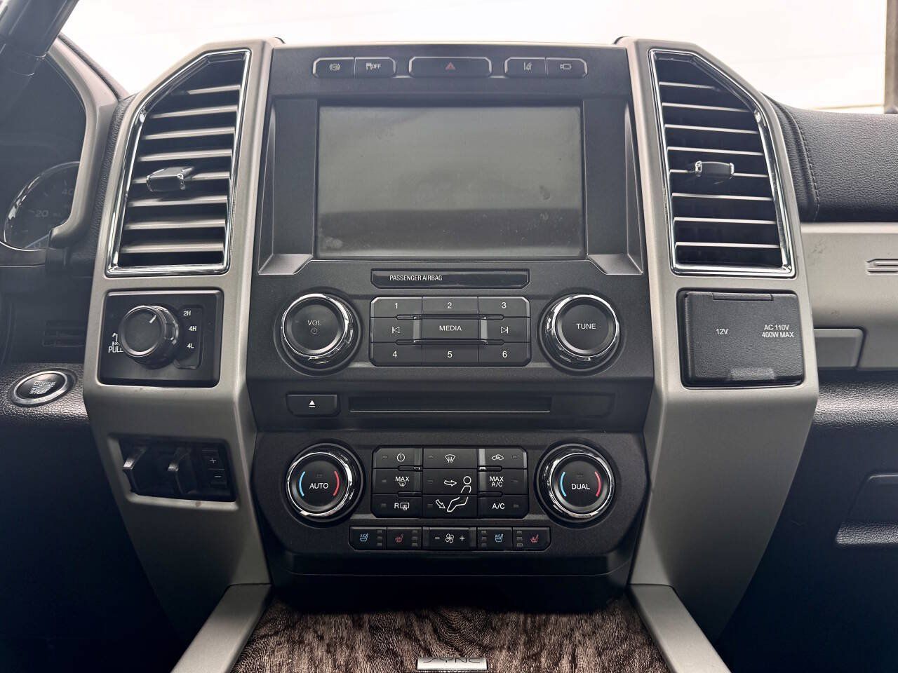 Used 2017 Ford F350 Lariat w/ Lariat Ultimate Package AWD/4WD image 12