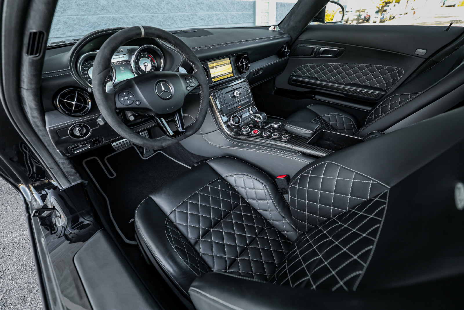 Used 2015 Mercedes-Benz SLS AMG GT Final Edition image 29