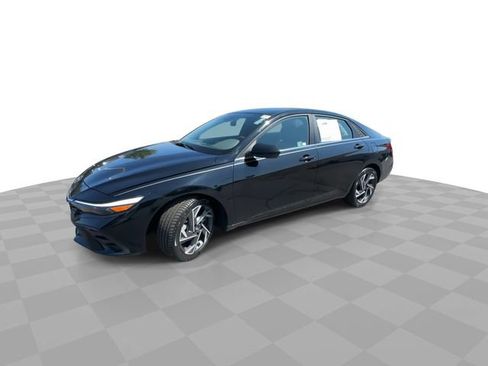 Used 2025 Hyundai Elantra SEL FWD image 5