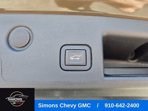 Used 2023 Chevrolet Equinox Premier AWD/4WD image 40