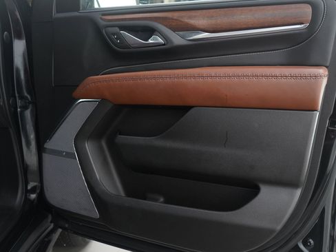 Used 2023 GMC Yukon XL Denali Ultimate image 9