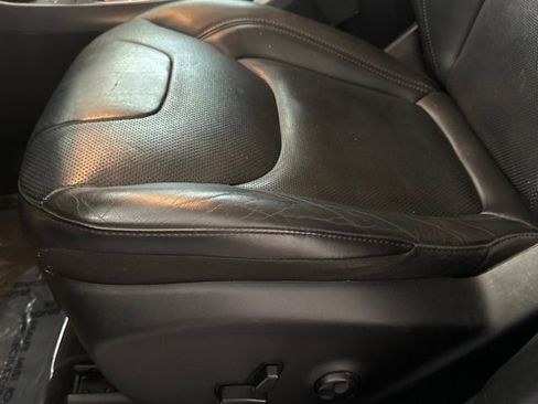Used 2019 Jeep Cherokee Limited AWD/4WD image 8