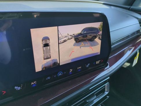 New 2026 Chevrolet Traverse Z71 w/ Driver Confidence Package AWD/4WD image 21
