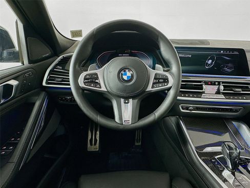 Used 2021 BMW X6 M50i image 11