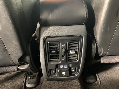 Used 2018 Jeep Grand Cherokee Limited RWD image 32