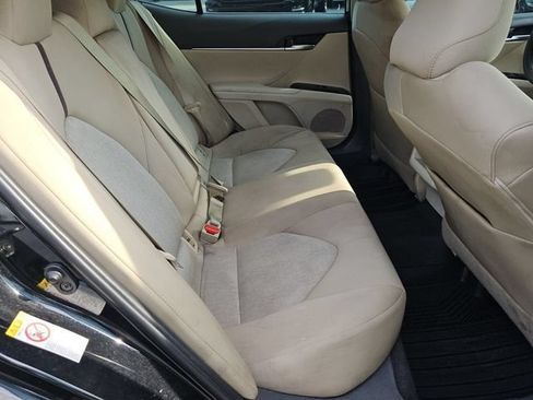 Used 2018 Toyota Camry LE FWD image 14