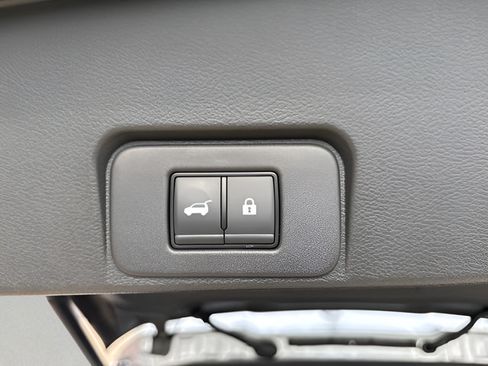 Certified 2024 Nissan Rogue SV w/ SV Premium Package AWD/4WD image 40