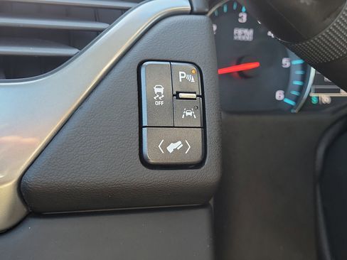 Used 2019 Chevrolet Suburban Premier image 21