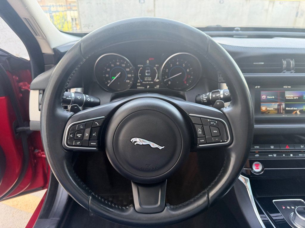 Used 2017 Jaguar XF Premium RWD image 12