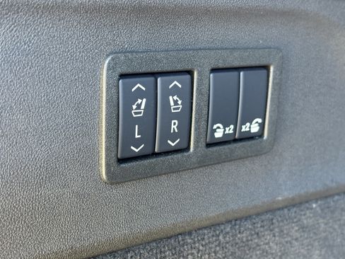 Certified 2025 Cadillac Escalade IQ Luxury 2 w/ LPO, Premium Carpet Package AWD/4WD image 10